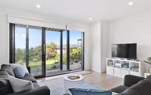 Contemporary Coastal Living in the Heart of Lorne - Lorne, Australia