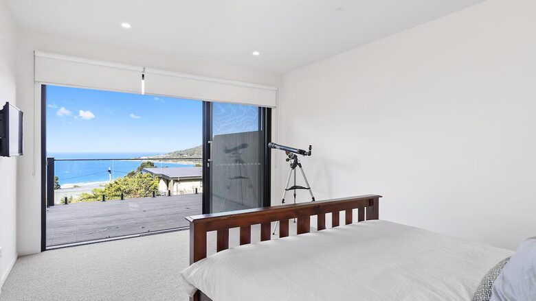 Contemporary Coastal Living in the Heart of Lorne - Lorne, Australia