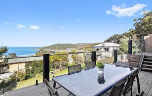 Contemporary Coastal Living in the Heart of Lorne - Lorne, Australia