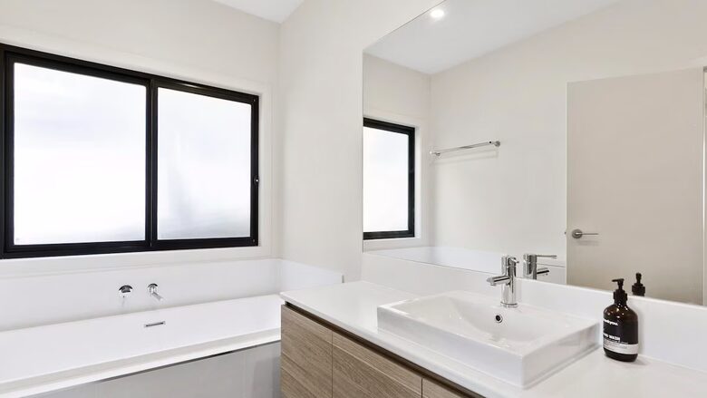 Contemporary Coastal Living in the Heart of Lorne - Lorne, Australia