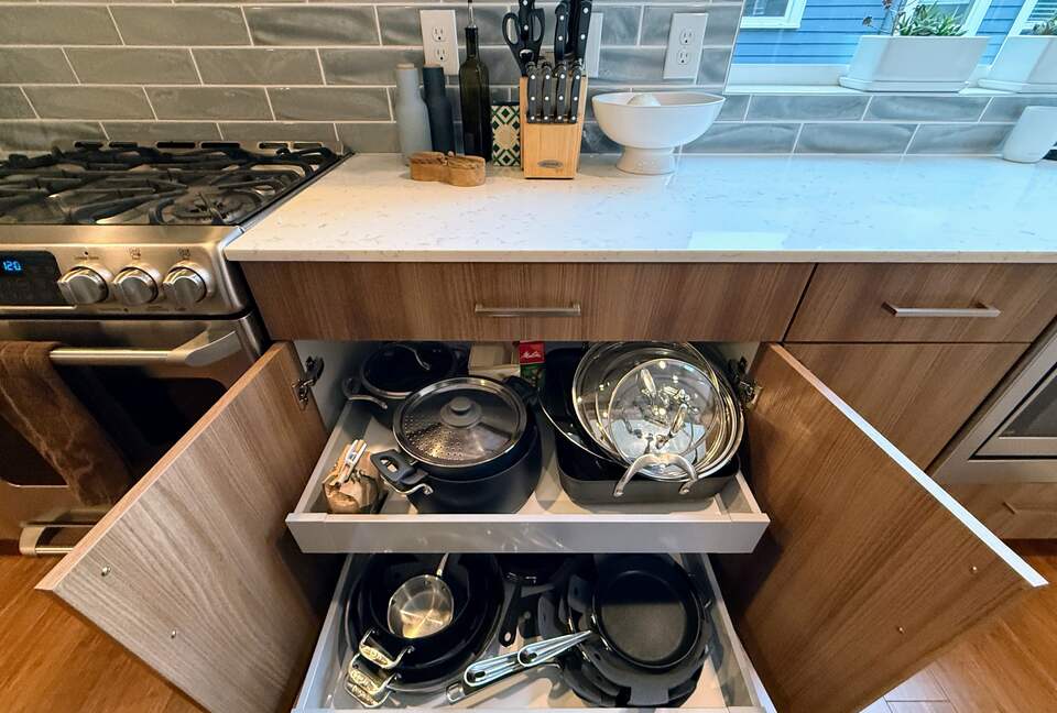 Fully equipped chef's kitchen