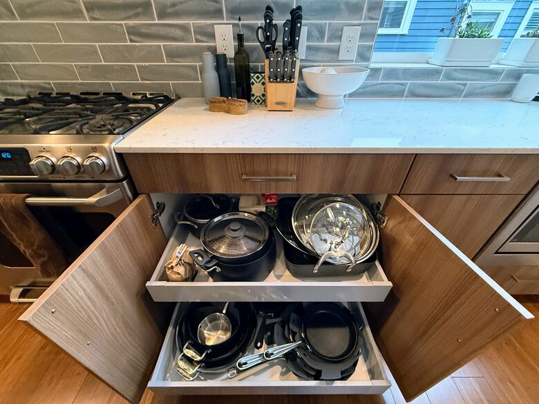 Fully equipped chef's kitchen