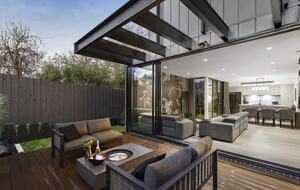Upscale Four-Bedroom Designer Home in Prestigious Ivanhoe Village - Melbourne, Australia