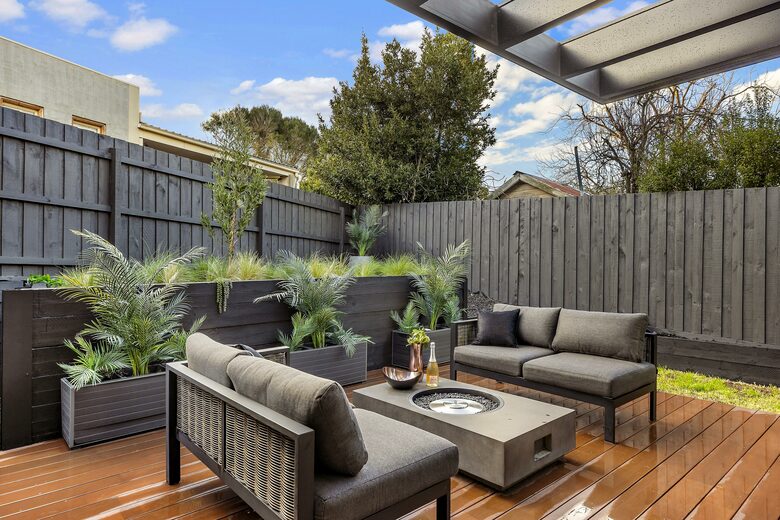 Upscale Four-Bedroom Designer Home in Prestigious Ivanhoe Village - Melbourne, Australia