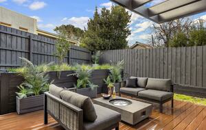 Upscale Four-Bedroom Designer Home in Prestigious Ivanhoe Village - Melbourne, Australia
