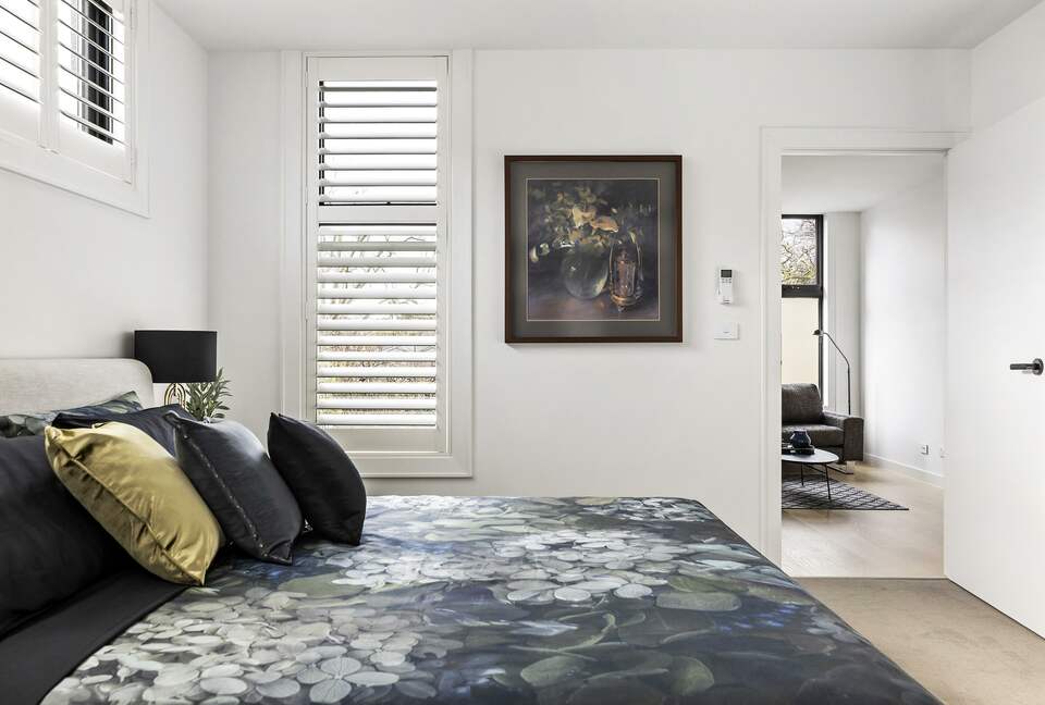 Upscale Four-Bedroom Designer Home in Prestigious Ivanhoe Village - Melbourne, Australia