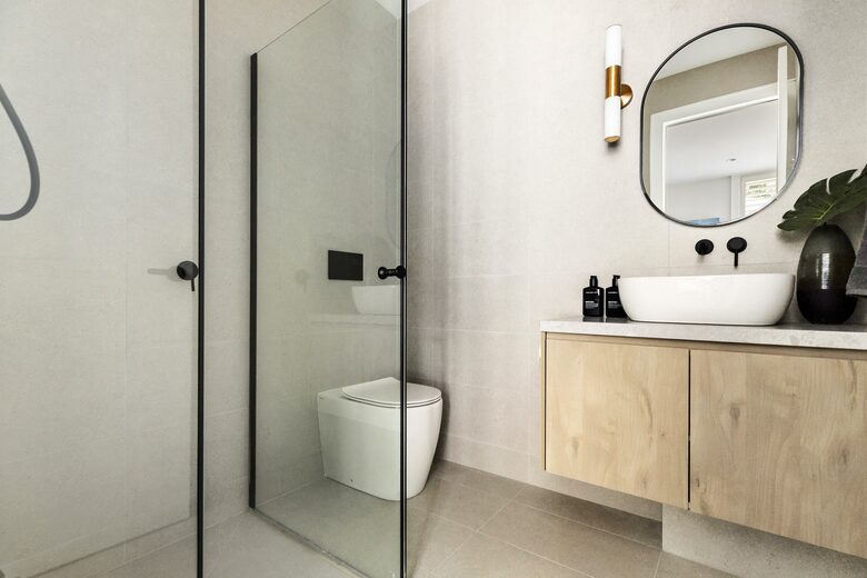 Upscale Four-Bedroom Designer Home in Prestigious Ivanhoe Village - Melbourne, Australia