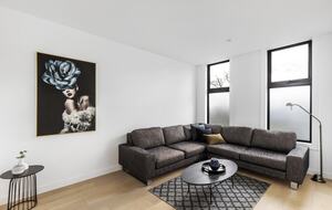 Upscale Four-Bedroom Designer Home in Prestigious Ivanhoe Village - Melbourne, Australia