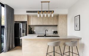 Upscale Four-Bedroom Designer Home in Prestigious Ivanhoe Village - Melbourne, Australia