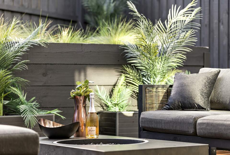 Upscale Four-Bedroom Designer Home in Prestigious Ivanhoe Village - Melbourne, Australia