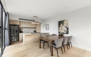 Upscale Four-Bedroom Designer Home in Prestigious Ivanhoe Village - Melbourne, Australia