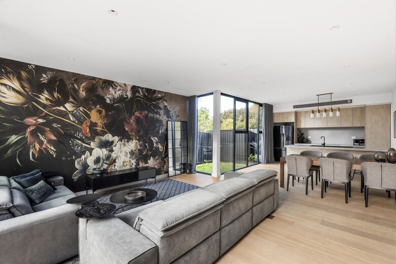 Upscale Four-Bedroom Designer Home in Prestigious Ivanhoe Village - Melbourne, Australia
