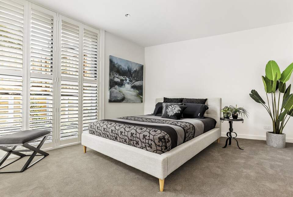 Upscale Four-Bedroom Designer Home in Prestigious Ivanhoe Village - Melbourne, Australia