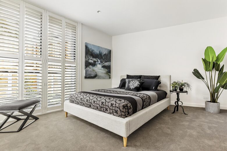 Upscale Four-Bedroom Designer Home in Prestigious Ivanhoe Village - Melbourne, Australia