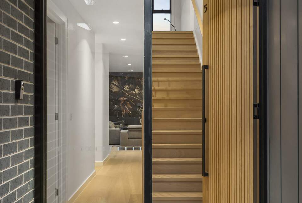 Upscale Four-Bedroom Designer Home in Prestigious Ivanhoe Village - Melbourne, Australia