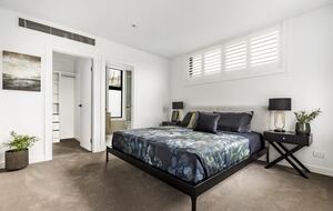 Upscale Four-Bedroom Designer Home in Prestigious Ivanhoe Village - Melbourne, Australia