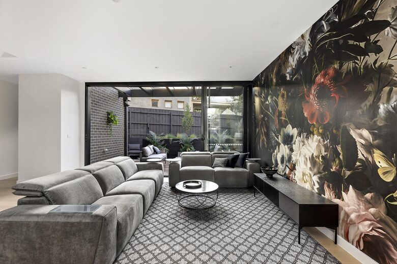 Upscale Four-Bedroom Designer Home in Prestigious Ivanhoe Village - Melbourne, Australia
