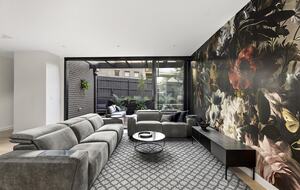 Upscale Four-Bedroom Designer Home in Prestigious Ivanhoe Village - Melbourne, Australia