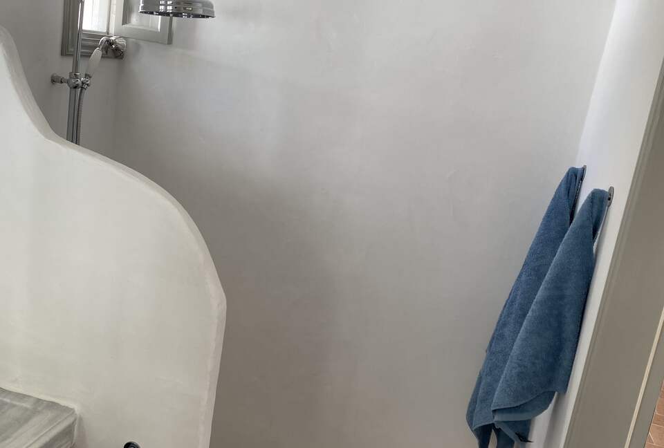 Twin bedrooms bathroom