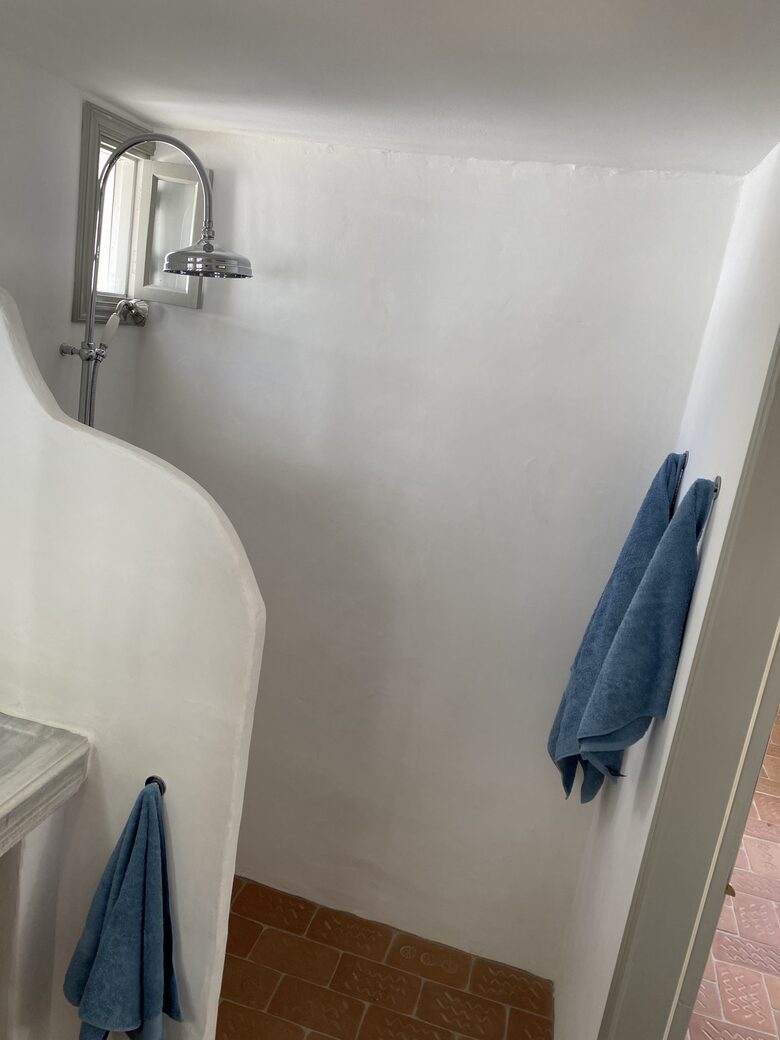 Twin bedrooms bathroom