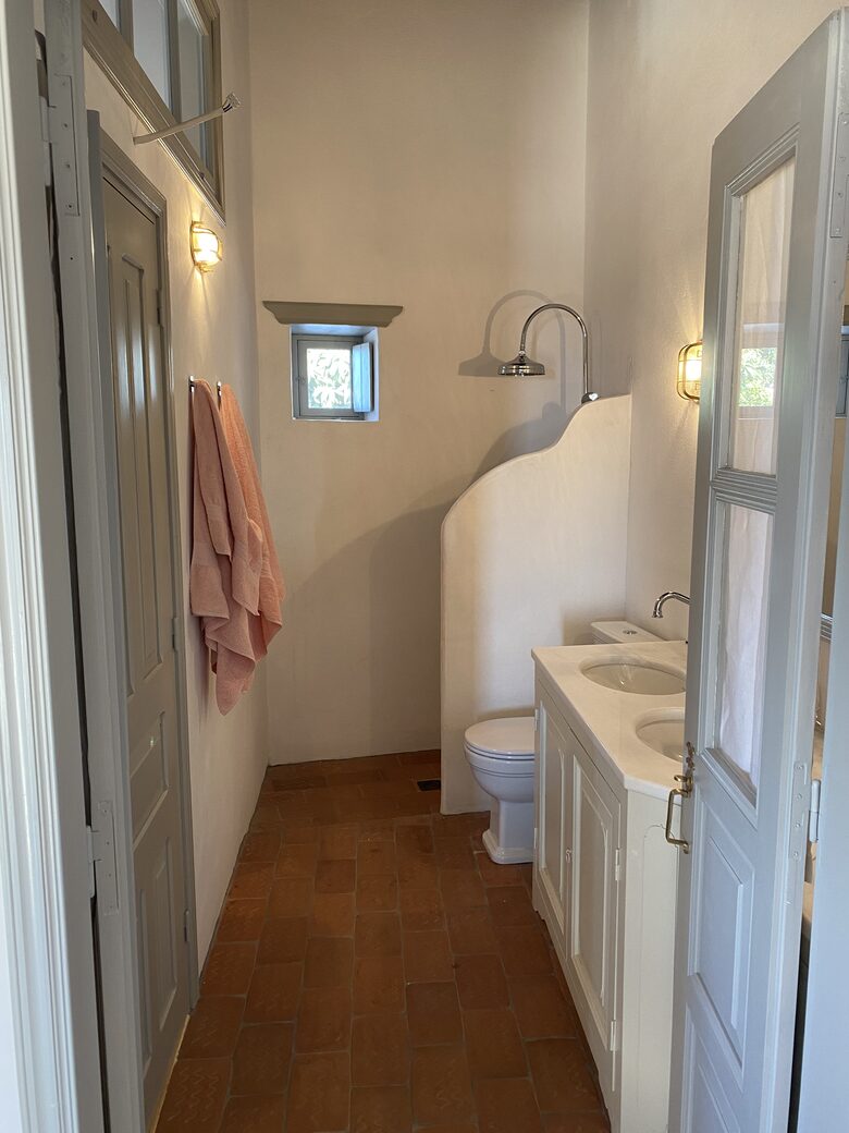 Masterbedroom bathroom