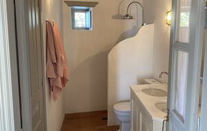 Masterbedroom bathroom