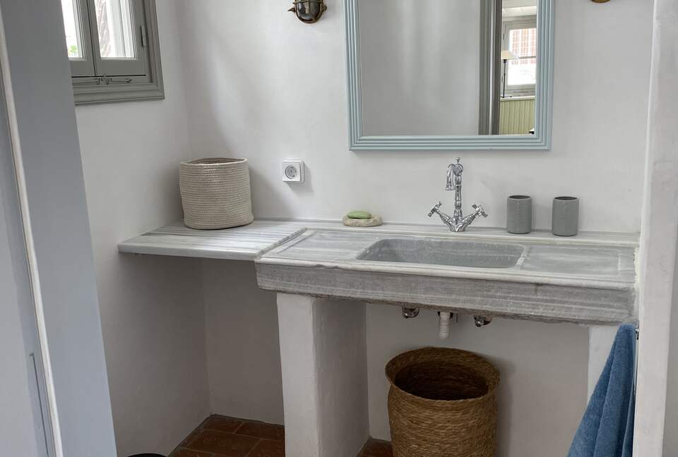 Twin bedrooms bathroom