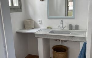 Twin bedrooms bathroom