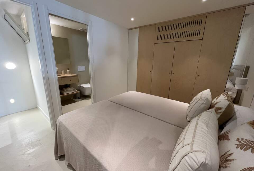 Contemporary Apartment Framed by Lush Gardens - El Puerto de Santa María, Spain