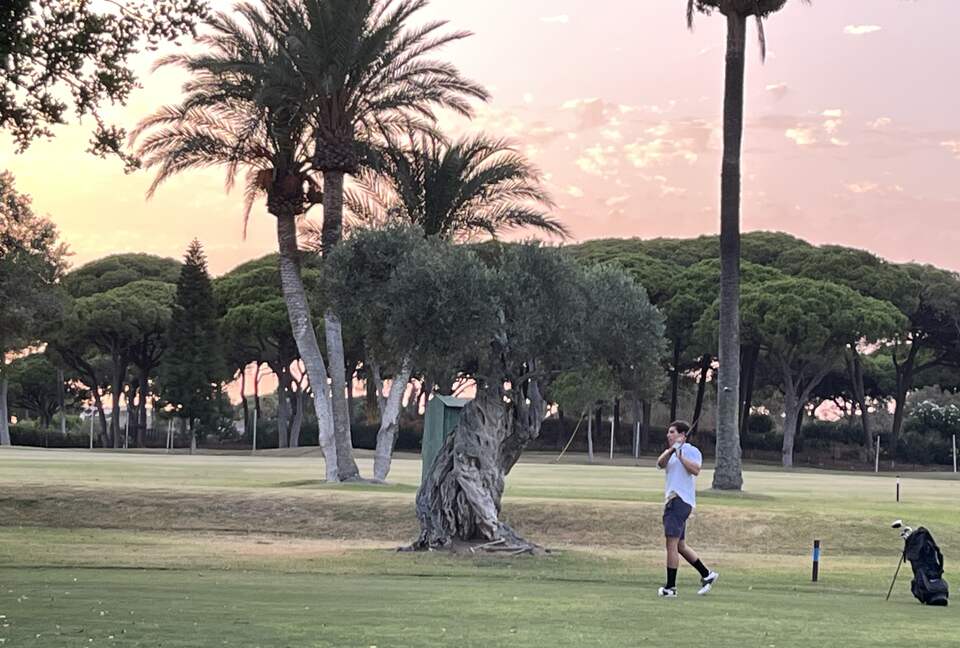 Contemporary Apartment Framed by Lush Gardens - El Puerto de Santa María, Spain