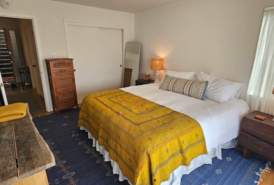 San Francisco Bay Waterfront Apartment - Tiburon, California