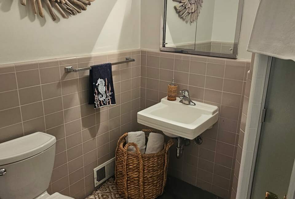 San Francisco Bay Waterfront Apartment - Tiburon, California