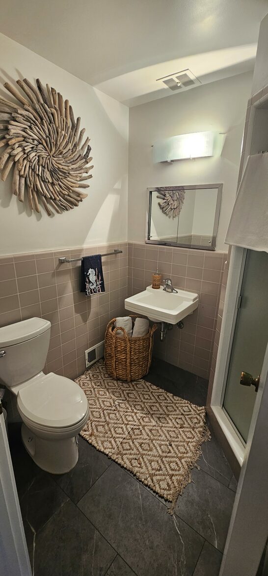 San Francisco Bay Waterfront Apartment - Tiburon, California