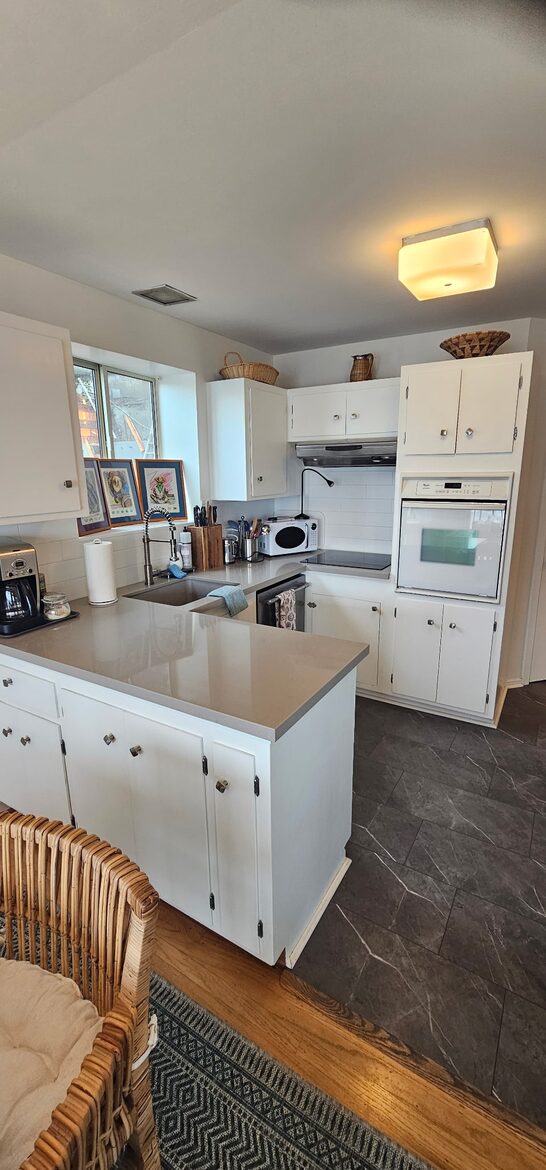 San Francisco Bay Waterfront Apartment - Tiburon, California