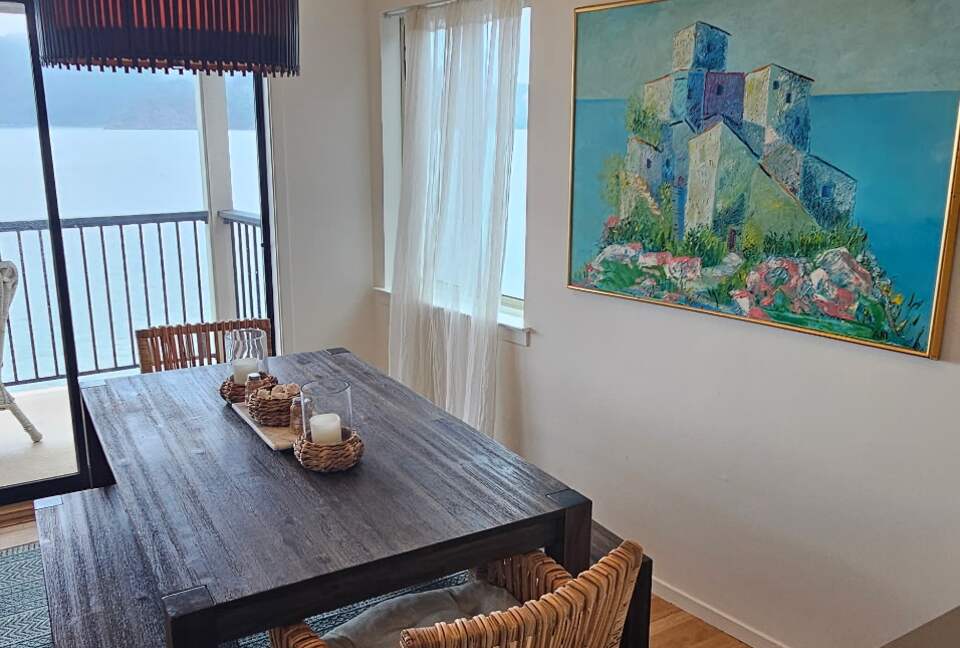 San Francisco Bay Waterfront Apartment - Tiburon, California