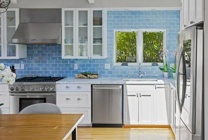 Light Filled Carmel Hideaway | Short Walk to Downtown and the Beach - Carmel, California