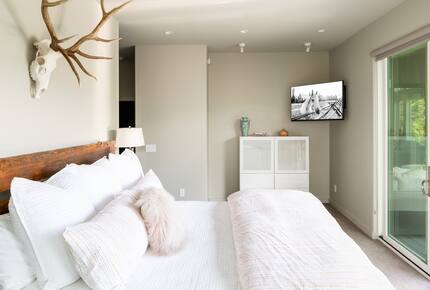 Modern Mountain Retreat with Stunning Views + Amenities Galore - Big Sky, Montana