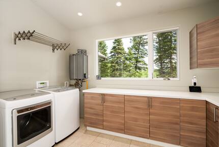 Modern Mountain Retreat with Stunning Views + Amenities Galore - Big Sky, Montana