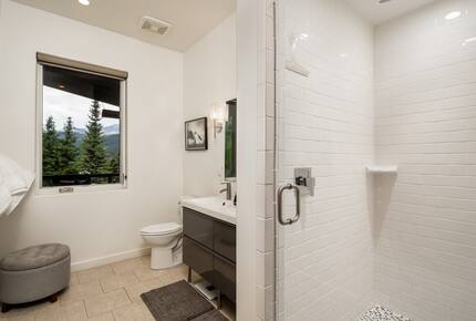 Modern Mountain Retreat with Stunning Views + Amenities Galore - Big Sky, Montana