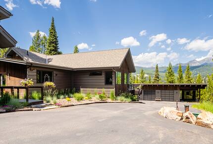 Modern Mountain Retreat with Stunning Views + Amenities Galore - Big Sky, Montana