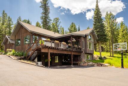 Modern Mountain Retreat with Stunning Views + Amenities Galore - Big Sky, Montana