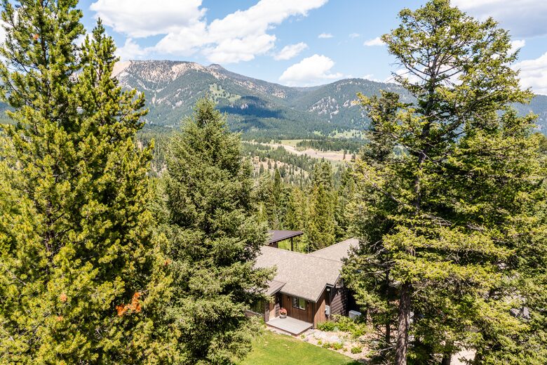 Modern Mountain Retreat with Stunning Views + Amenities Galore - Big Sky, Montana