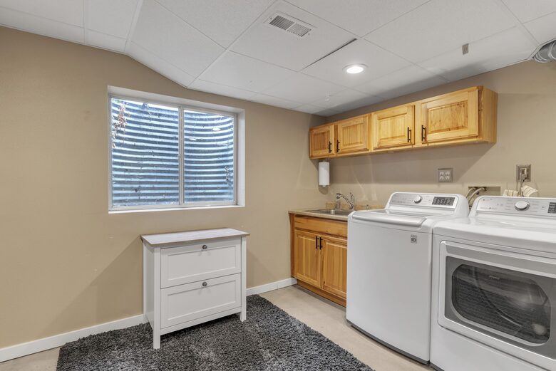 Bright & Cozy Home Near Parks, Downtown & Boulder - Longmont, Colorado