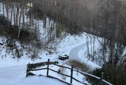 Winter- only snows about 2-3 times a year