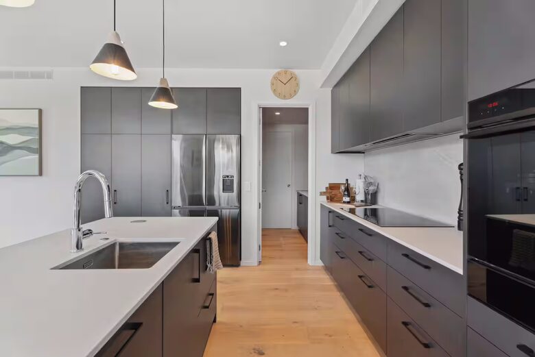 Stylish Three-Bedroom Retreat Moments from Lake Wānaka - Wānaka, New Zealand