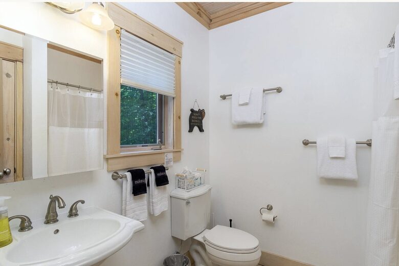 Downstairs full bathroom