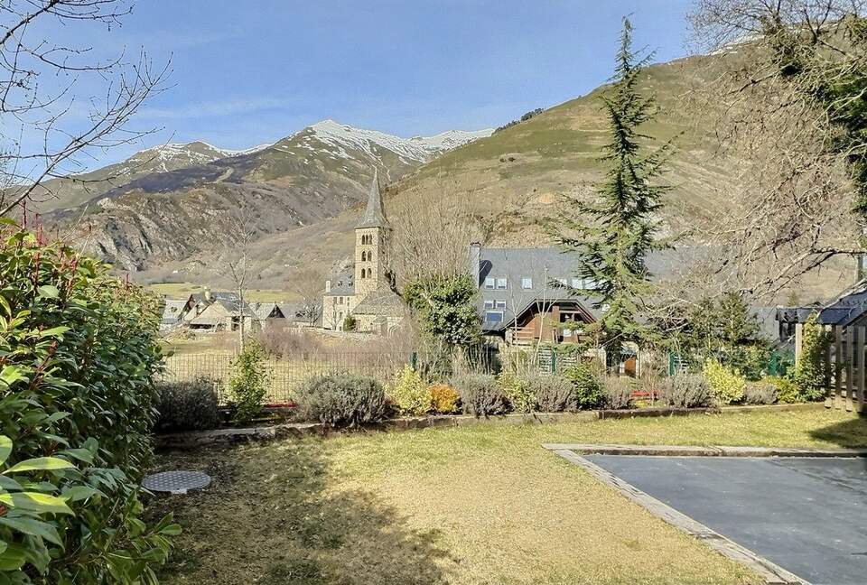 Elegant Mountain Apartment in the Val d’Aran - Naut Aran, Spain