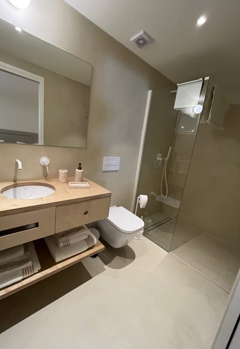 Contemporary Apartment Framed by Lush Gardens - El Puerto de Santa María, Spain