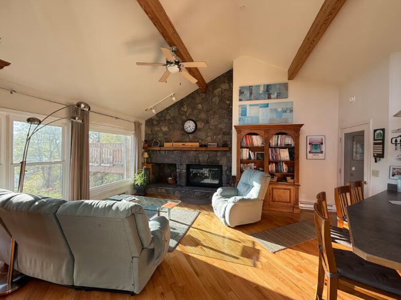 Cozy Mountain Stay with Short 5 Minute Walk to the Slopes - Hunter, New York