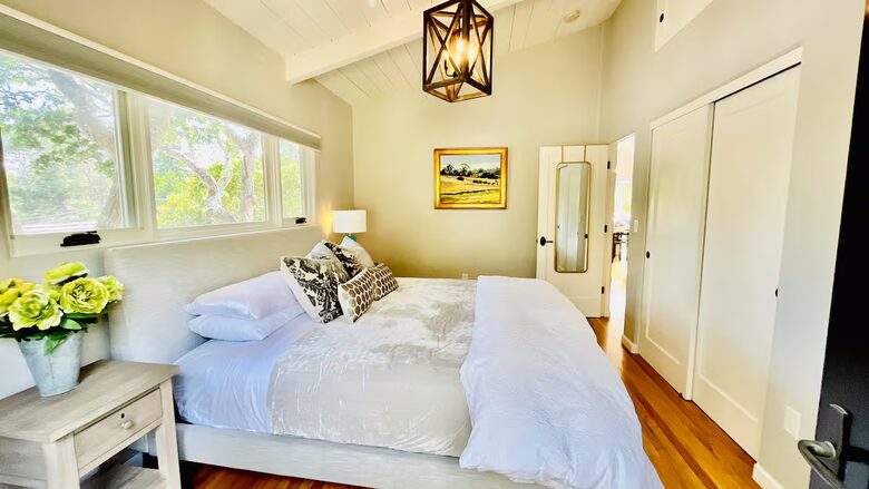 Light Filled Carmel Hideaway | Short Walk to Downtown and the Beach - Carmel, California